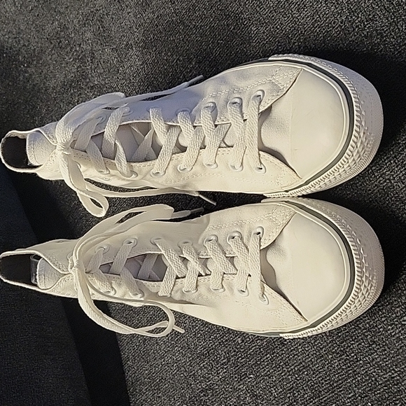 NWOT Men's Chuck Taylor High Tops